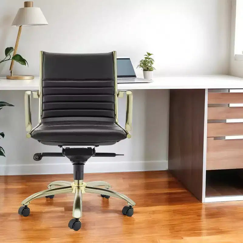 Chaise de bureau pivotante à roulettes en similicuir noir et or