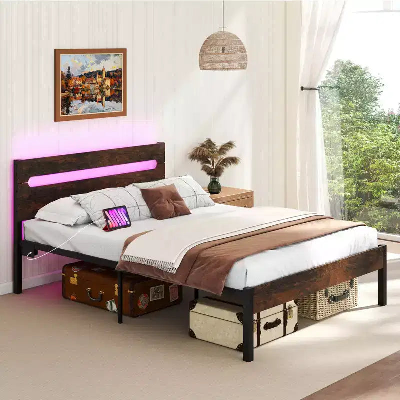 Cadre de lit double avec station de recharge intégrée et lumières LED RVB - Marron rustique/Noyer