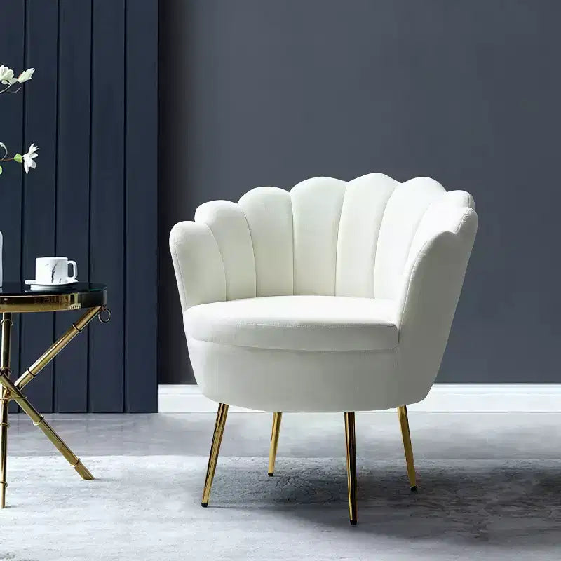 Fauteuil d'appoint de salon en forme de tonneau avec pieds en métal doré