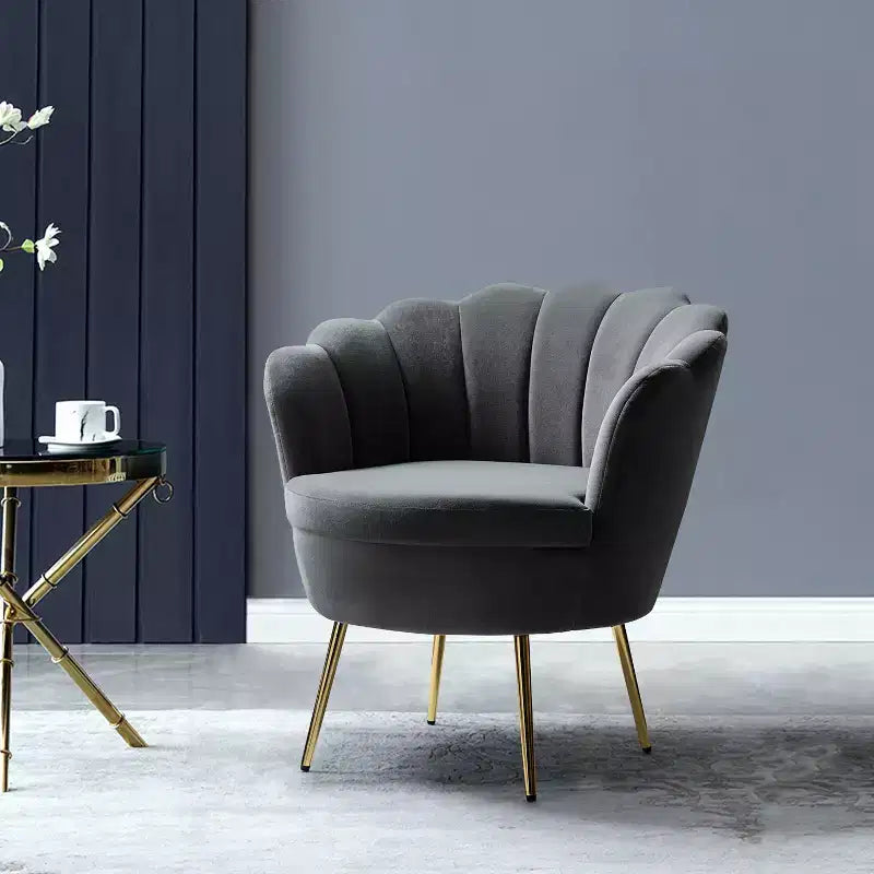 Fauteuil d'appoint de salon en forme de tonneau avec pieds en métal doré