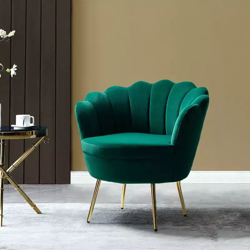 Fauteuil d'appoint de salon en forme de tonneau avec pieds en métal doré