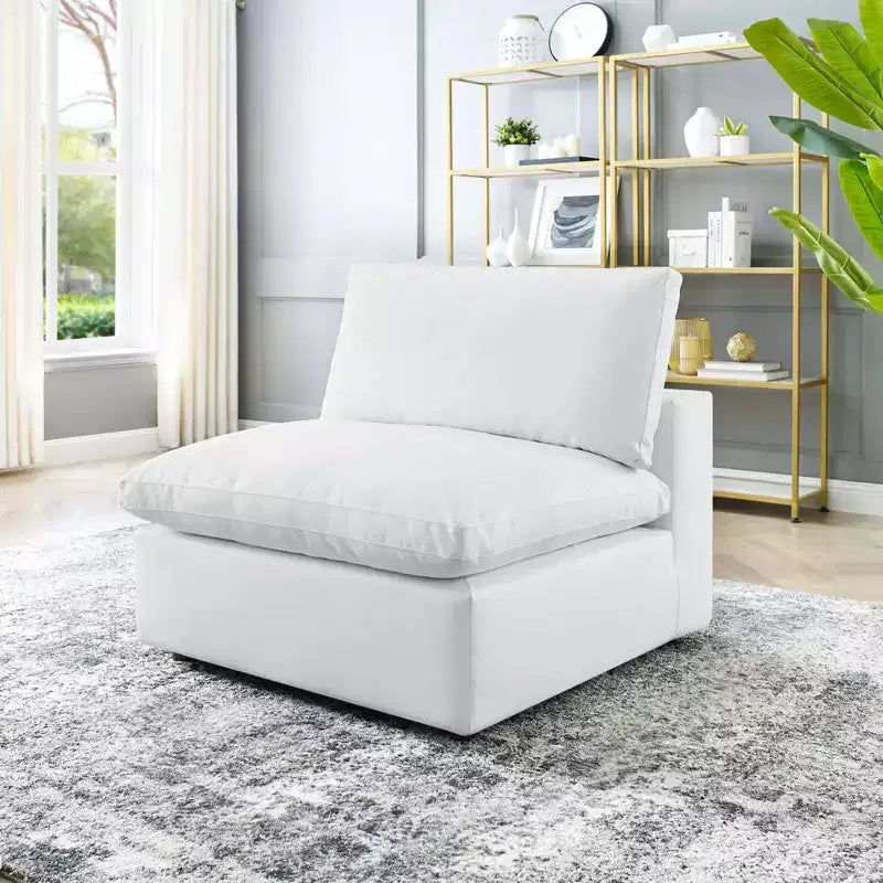 Chaise sans accoudoirs en cuir végétalien surdimensionnée et rembourrée de duvet