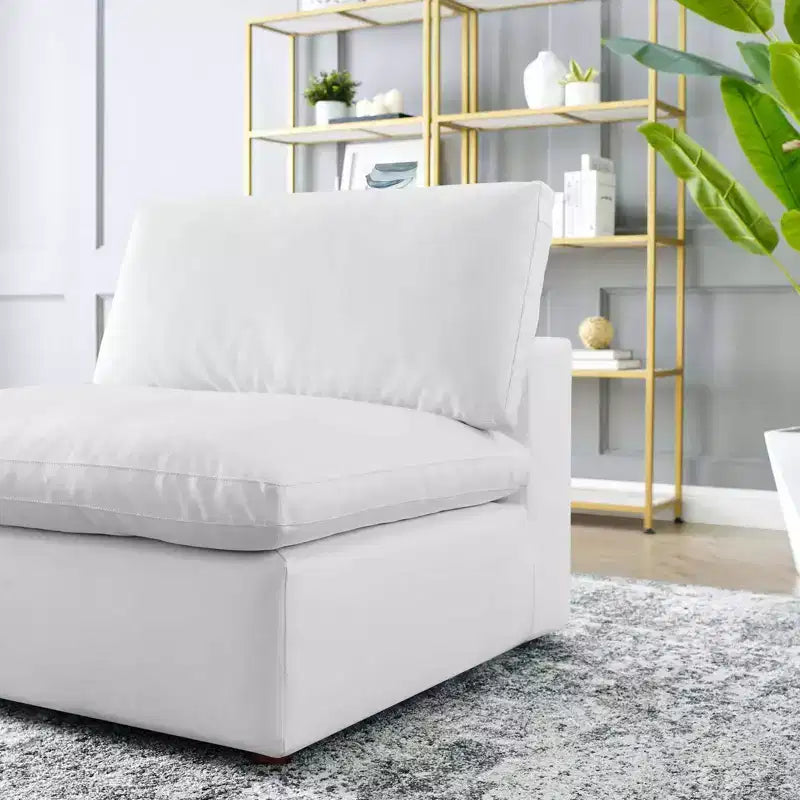 Chaise sans accoudoirs en cuir végétalien surdimensionnée et rembourrée de duvet
