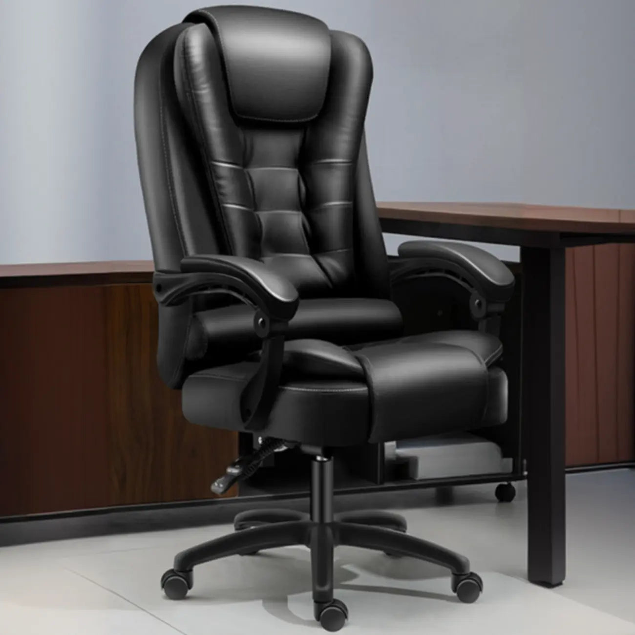 Chaise de bureau pivotante ergonomique en cuir noir avec repose-pieds